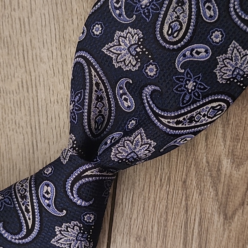 DANIEL CREMIEUX Limited Edition Numbered 7 FOLD‎ Metallic Navy Paisley Silk Tie